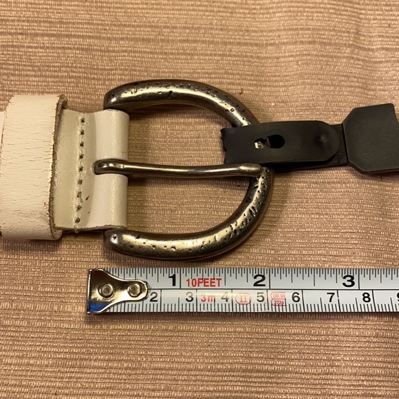 Olga Santini almost NEW laser cut leather belt - Picture 10 of 16